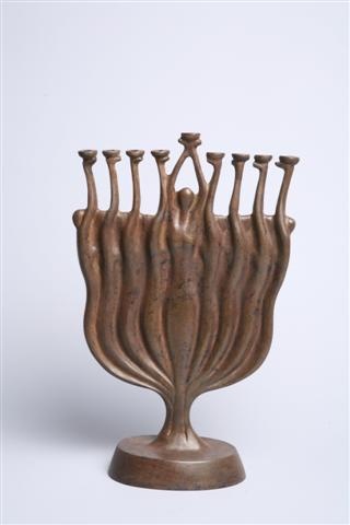 Menora Woman, 76/100