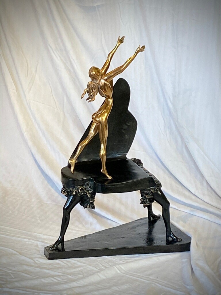 Le Surrealiste Piano
